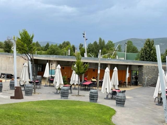 Chalet Adosado Entero, Bbq Y Piscina Comunitaria Сабиньяниго Экстерьер фото