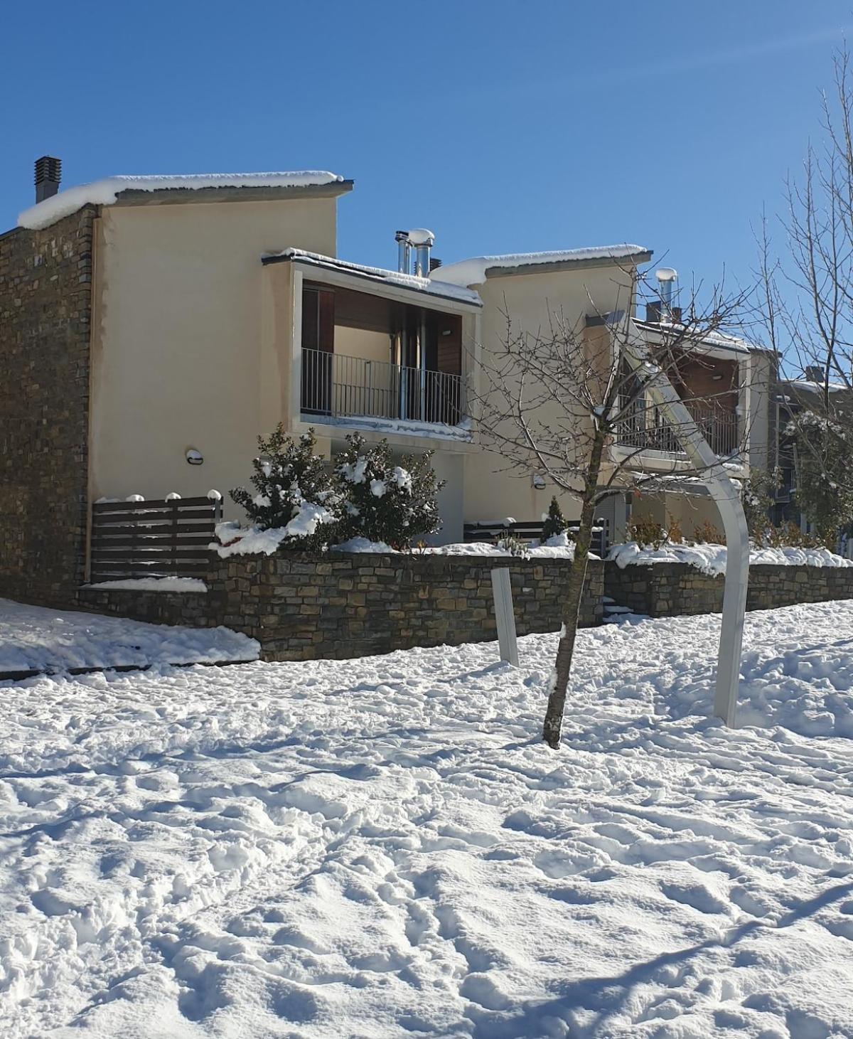 Chalet Adosado Entero, Bbq Y Piscina Comunitaria Сабиньяниго Экстерьер фото