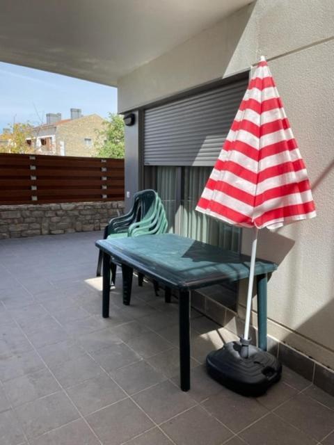 Chalet Adosado Entero, Bbq Y Piscina Comunitaria Сабиньяниго Экстерьер фото