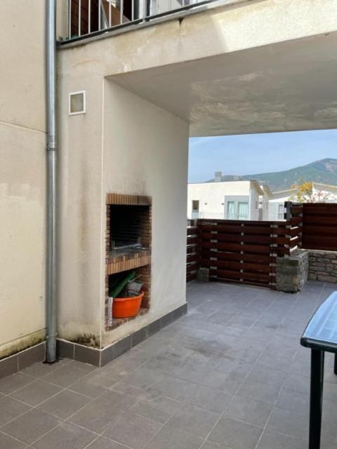 Chalet Adosado Entero, Bbq Y Piscina Comunitaria Сабиньяниго Экстерьер фото