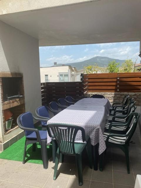 Chalet Adosado Entero, Bbq Y Piscina Comunitaria Сабиньяниго Экстерьер фото